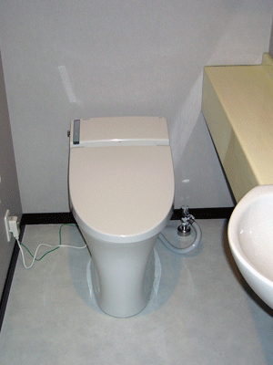 タンクレスタイプのINAX サティスに交換 タンクレスタイプのINAX サティスに交換